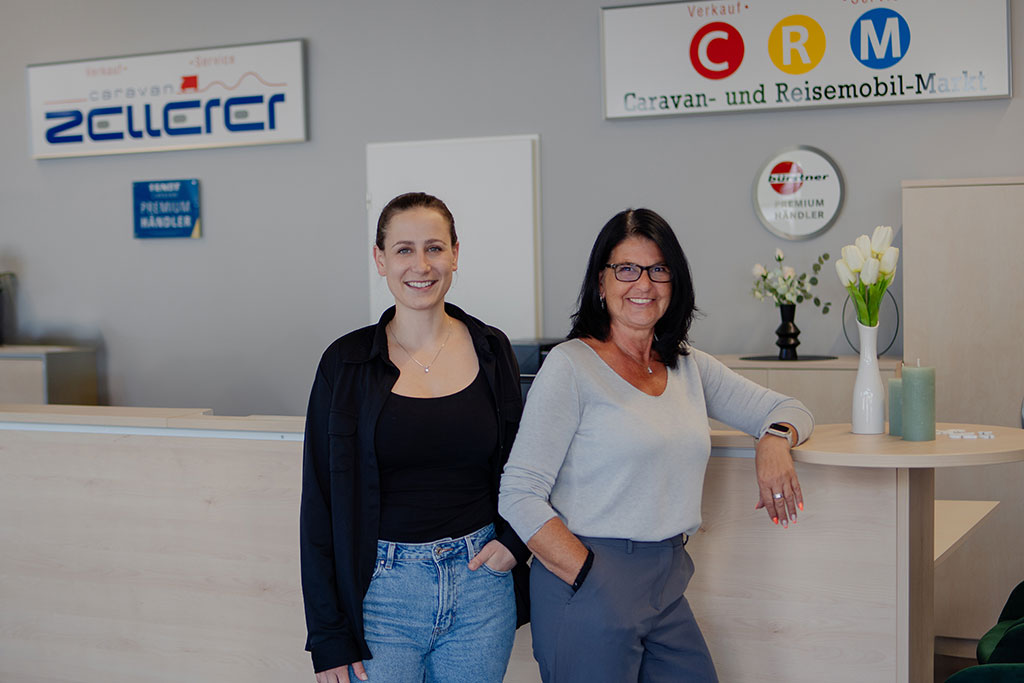 Mitarbeiter CRM am Empfang in Sulzemoos